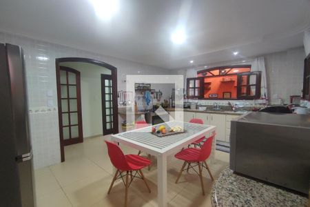 Casa de condomínio à venda com 191m², 4 quartos e 2 vagasCozinha