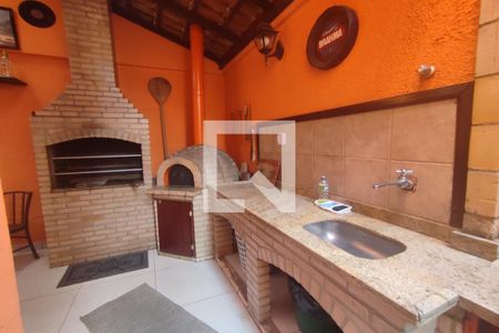 Casa de condomínio à venda com 191m², 4 quartos e 2 vagasChurrasqueira