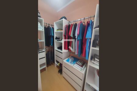 Casa de condomínio à venda com 191m², 4 quartos e 2 vagasCloset