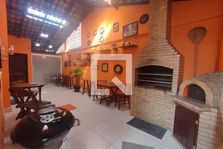 Casa de condomínio à venda com 191m², 4 quartos e 2 vagasChurrasqueira