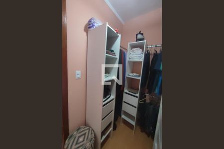 Casa de condomínio à venda com 191m², 4 quartos e 2 vagasCloset