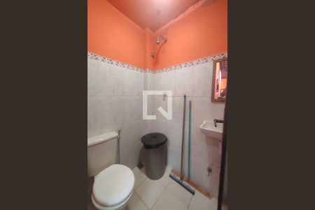 Casa de condomínio à venda com 191m², 4 quartos e 2 vagasBanheiro de Serviço