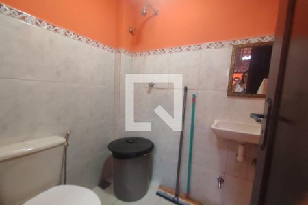 Casa de condomínio à venda com 191m², 4 quartos e 2 vagasBanheiro de Serviço