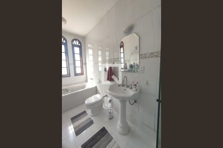 Casa de condomínio à venda com 191m², 4 quartos e 2 vagasBanheiro Quarto 2