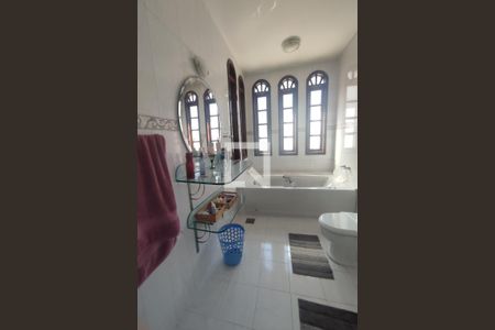 Casa de condomínio à venda com 191m², 4 quartos e 2 vagasBanheiro Quarto 2