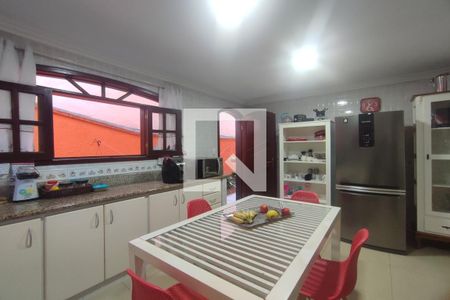 Casa de condomínio à venda com 191m², 4 quartos e 2 vagasCozinha