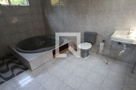 Casa para alugar com 400m², 3 quartos e 5 vagasBanheiro da Suíte 1