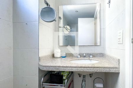 Banheiro de kitnet/studio à venda com 1 quarto, 49m² em Pinheiros, São Paulo