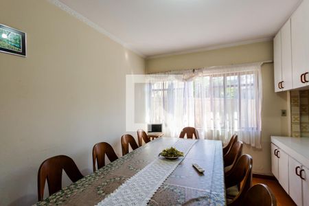 Casa à venda com 176m², 3 quartos e 4 vagas Casa à venda com 176m², 3 quartos e 4 vagasEspelho Sala de Jantar