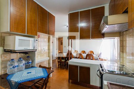 Casa à venda com 176m², 3 quartos e 4 vagas Casa à venda com 176m², 3 quartos e 4 vagasCozinha