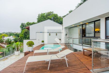 Casa de condomínio à venda com 287m², 3 quartos e 4 vagas Casa de condomínio à venda com 287m², 3 quartos e 4 vagasÁrea externa