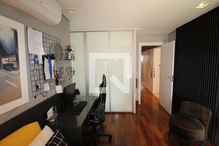 Apartamento à venda com 321m², 4 quartos e 6 vagasQuarto 5