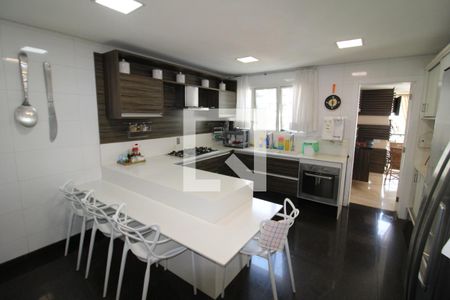 Apartamento à venda com 321m², 4 quartos e 6 vagasCozinha