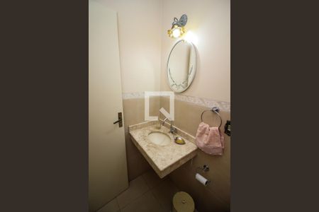 Casa para alugar com 220m², 4 quartos e 2 vagasLavabo