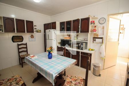 Casa para alugar com 220m², 4 quartos e 2 vagasCozinha