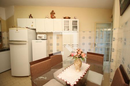 Casa à venda com 174m², 3 quartos e 3 vagas Casa à venda com 174m², 3 quartos e 3 vagasCozinha