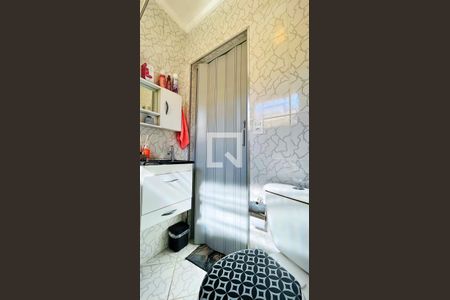 Casa à venda com 283m², 3 quartos e 2 vagasBanheiro de serviço