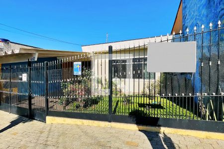 Casa à venda com 283m², 3 quartos e 2 vagasFachada