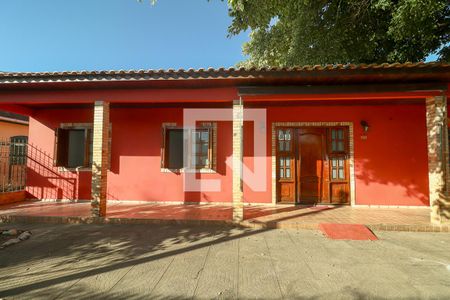 Casa à venda com 200m², 2 quartos e 6 vagas Casa à venda com 200m², 2 quartos e 6 vagasFachada
