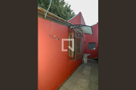 Casa à venda com 200m², 2 quartos e 6 vagas Casa à venda com 200m², 2 quartos e 6 vagasFundos