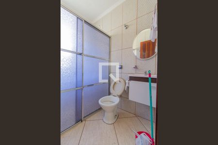 Casa à venda com 330m², 2 quartos e 1 vagaBanheiro 