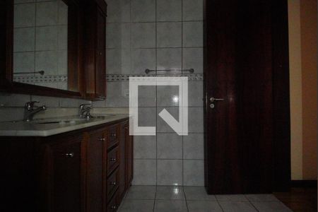 Casa à venda com 370m², 4 quartos e 4 vagasBanheiro Corredor