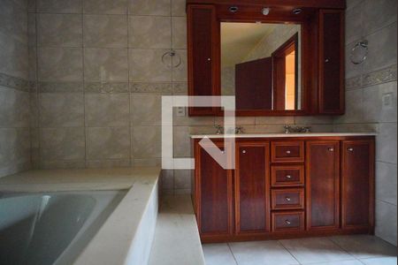 Casa à venda com 370m², 4 quartos e 4 vagasBanheiro Suite