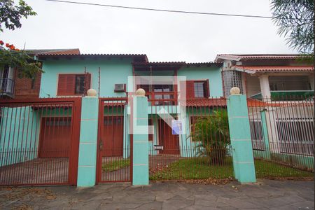 Casa à venda com 370m², 4 quartos e 4 vagasFachada da Casa