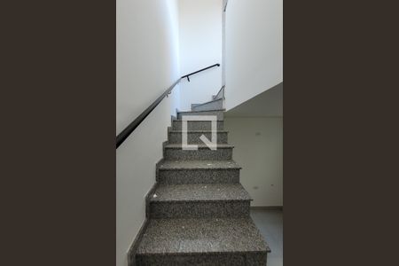 Apartamento à venda com 94m², 2 quartos e 2 vagas Apartamento à venda com 94m², 2 quartos e 2 vagasEscada