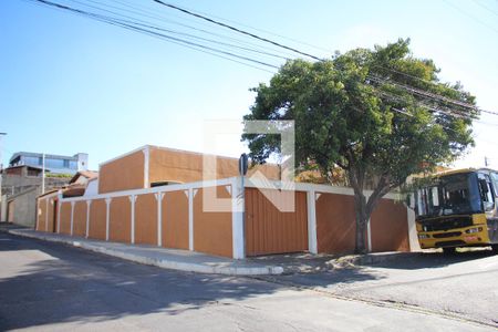 Casa à venda com 200m², 3 quartos e 3 vagasFachada