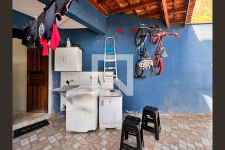 Casa à venda com 80m², 2 quartos e 2 vagasLavanderia