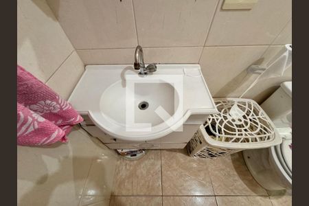 Casa à venda com 80m², 2 quartos e 2 vagasBanheiro 