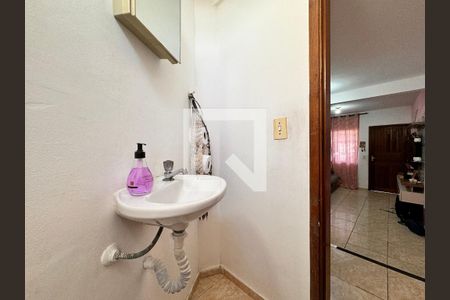 Casa à venda com 80m², 2 quartos e 2 vagasLavabo