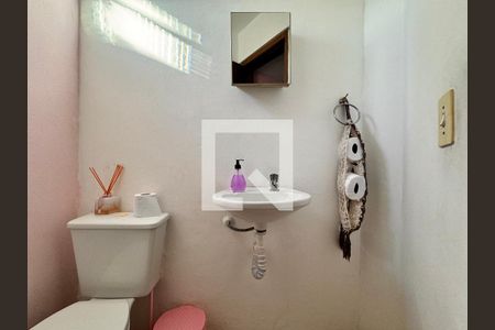 Casa à venda com 80m², 2 quartos e 2 vagasLavabo