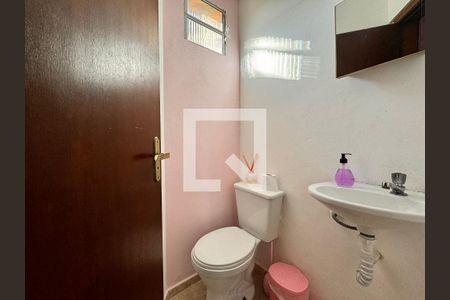 Casa à venda com 80m², 2 quartos e 2 vagasLavabo