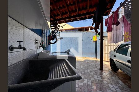 Casa à venda com 80m², 2 quartos e 2 vagasLavanderia