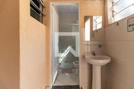 Casa à venda com 200m², 10 quartos e sem vagaBanheiro 2 - Piso Térreo