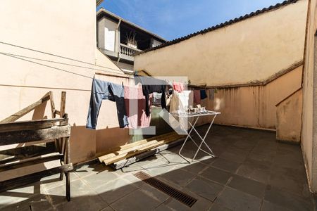 Casa à venda com 200m², 10 quartos e sem vagaQuintal - Piso Térreo