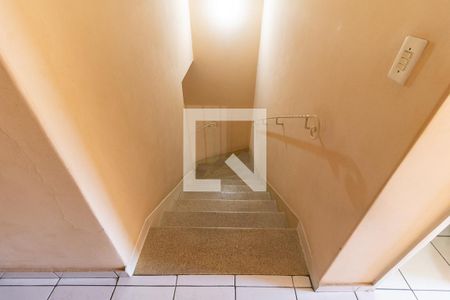 Casa à venda com 200m², 10 quartos e sem vagaEscada para o Segundo Piso