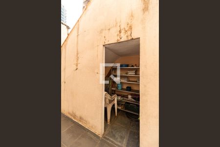 Casa à venda com 200m², 10 quartos e sem vagaQuintal - Piso Térreo