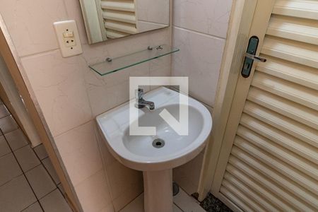 Casa à venda com 200m², 10 quartos e sem vagaBanheiro 1 - Piso Térreo