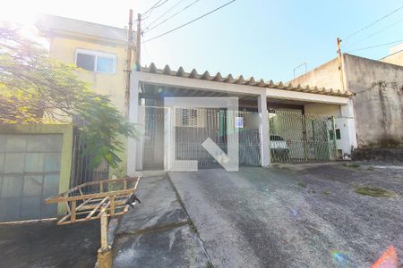 Casa para alugar com 132m², 2 quartos e 1 vaga Casa para alugar com 132m², 2 quartos e 1 vagaFachada + Placa