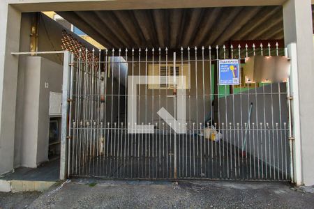 Casa para alugar com 132m², 2 quartos e 1 vaga Casa para alugar com 132m², 2 quartos e 1 vagaFachada + Placa