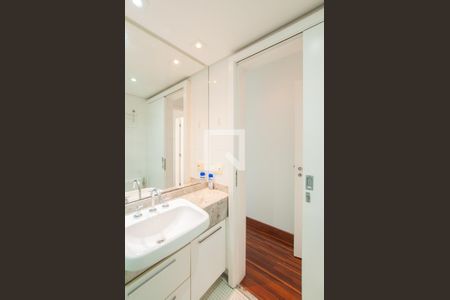 Apartamento para alugar com 78m², 2 quartos e sem vaga Apartamento para alugar com 78m², 2 quartos e sem vagaBanheiro da Suíte