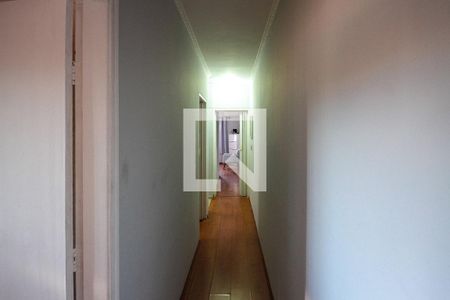 Casa à venda com 190m², 3 quartos e 2 vagasCorredor