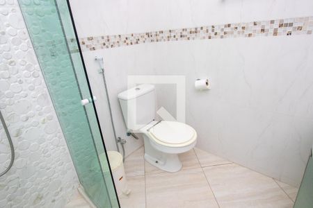 Casa à venda com 200m², 4 quartos e 3 vagasBanheiro quarto 1