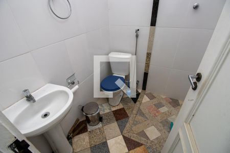 Casa à venda com 200m², 4 quartos e 3 vagasBanheiro externo