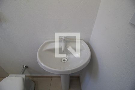 Casa de condomínio para alugar com 80m², 3 quartos e 2 vagas Casa de condomínio para alugar com 80m², 3 quartos e 2 vagasBanheiro de serviço