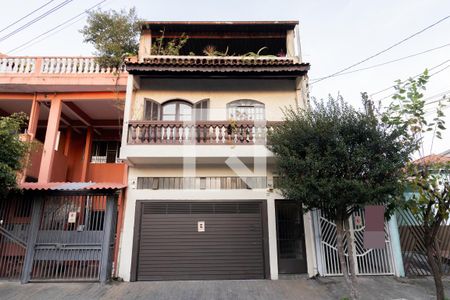 Casa à venda com 336m², 3 quartos e 6 vagas Casa à venda com 336m², 3 quartos e 6 vagasFachada