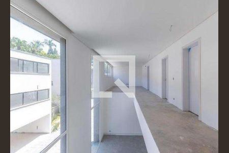 Casa de condomínio à venda com 686m², 4 quartos e 4 vagas